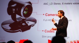 Huawei Enterprise przedstawia intuicyjny wideoterminal all-in-one Huawei TE30 Telekomunikacja, BIZNES - Warszawa, 29 października 2013: Huawei, globalny dostawca rozwiązań teleinformatycznych (ICT), zaprezentował podczas Huawei Enterprise Channel Congress w Serocku nowy terminal wideokonferencyjny all-in-one Huawei TE30.