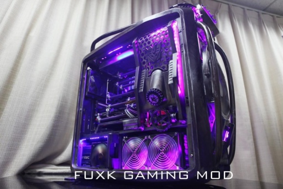 Pecetowe marzenie fanów Transformersów IT i technologie, LIFESTYLE - Cooler Master to marka, którą z całą pewnością zna każdy modder na świecie. Firma, poza produkcją komponentów chętnie wykorzystywanych przez miłośników komputerowego majsterkowania, jest głównym organizatorem konkursu Case Mod World Series.