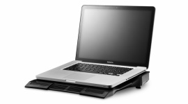 Dla nas lody dla ochłody, a dla laptopów? IT i technologie, LIFESTYLE - Nadeszło lato. A wraz z nim wysokie temperatury. Każdy amator mobilnych urządzeń zdaje sobie sprawę z tego, że ich urządzenia jeszcze bardziej są teraz narażone na przegrzewanie się.