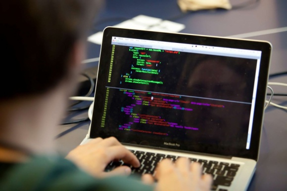 Nauka programowania w internecie – porady dla samouków IT i technologie, LIFESTYLE - Internet pełen jest darmowych i płatnych materiałów do nauki programowania o wysokiej jakości, na wszystkich poziomach zaawansowania. W niniejszym tekście wskażemy te najpopularniejsze, zarówno w języku polskim, jak i angielskim