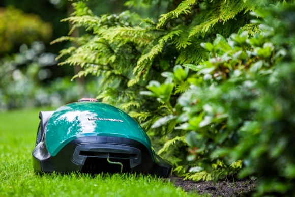 Mocniej, szybciej, dokładniej - Robomow RC312 IT i technologie, LIFESTYLE - Robomow to lider w dziedzinie konstruowania robotów koszących, na okres jesienny prezentuje model, który idealnie przygotuje trawnik do zimy. Silny, szybki, dokładny oraz niezrównany pod względem efektywności koszenia – Robomow RC312.