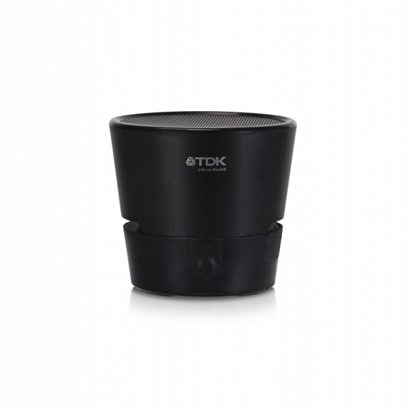 TREK Mini - niewielki głośnik dla aktywnych od TDK IT i technologie, LIFESTYLE - TREK Mini to dogodne rozwiązanie dla osób, które są ciągle w ruchu i chcą by towarzyszyła im przy tym muzyka dobrej jakości. Dzięki niewielkim rozmiarom i odporności na zachlapania można go używać praktycznie wszędzie, niezależnie od warunków pogodowych.