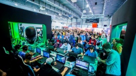 Komputronik podsumowuje Poznań Game Arena 2015 IT i technologie, LIFESTYLE - W ostatni weekend Poznań zamienił się w gamingową stolicę Polski. Wszystko za sprawą targów Poznań Game Arena. Na dorocznym święcie graczy nie mogło zabraknąć także Komputronik.