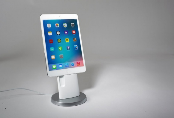 LandingZone dla mobilnych urządzeń Apple IT i technologie, LIFESTYLE - Dla wielu osób, mobilne urządzenia Apple stały się niezastąpionym narzędziem pracy. Stacja dokująca LandingZone IONA to ciekawe rozwiązanie dla każdego, kto lubi mieć swój telefon zawsze w zasięgu ręki.