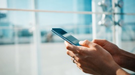 10 rzeczy, których możesz nie wiedzieć o SMS-ach Telekomunikacja, BIZNES - Short Message Service, czyli po prostu SMS. Początkowo wykorzystywany przez operatorów do informowania o awariach, promocjach czy wiadomościach pozostawianych na poczcie głosowej.