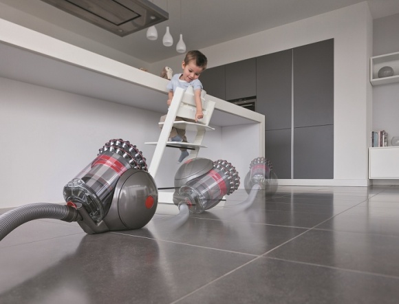Kolejna rewolucja na rynku odkurzaczy nowy produkt marki Dyson IT i technologie, LIFESTYLE - Firma Dyson przedstawia jedyny na świecie odkurzacz, który powraca do pozycji pionowej, gdy się przewróci.