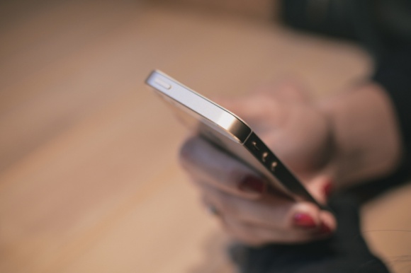 Koniec wakacji coraz bliżej. Do szkoły wrócą… SMS-y