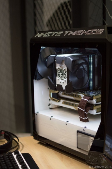Nowa obudowa od Cooler Mastera już z pierwszymi modami IT i technologie, LIFESTYLE - Każdy modder, gdy tylko dostanie w swoje ręce nowy sprzęt, natychmiast przystępuje do twórczej pracy. MasterCase Pro 3, choć dostępna na rynku dopiero od niedawna, już doczekała się pierwszej artystycznej interpretacji.