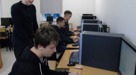 Programowania uczą się poza lekcjami. Skutecznie IT i technologie, LIFESTYLE - Po roku licealiści sami tworzą programy komputerowe, a najlepsi mają wiedzę z poziomu drugiego roku studiów informatycznych. Takie są efekty pozalekcyjnych zajęć z programowania w I SLO w Białymstoku.