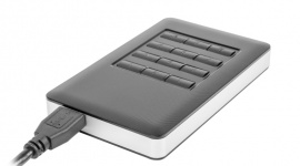 Twoje dane w bezpiecznych rękach IT i technologie, LIFESTYLE - W erze cyfryzacji informacje są na wagę złota. Na różne sposoby próbujemy się zabezpieczyć przed ich utratą oraz chronić je przed niepowołanymi osobami. Pomóc w tym ma szyfrowana obudowa dysku twardego Rhino Code firmy Natec.