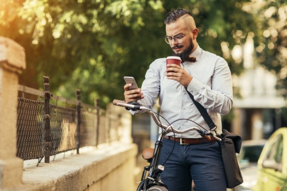 Jak pożyczyć pieniądze i nie stracić przyjaciela? IT i technologie, LIFESTYLE - Dobry zwyczaj – nie pożyczaj. To przysłowie kryje w sobie wiele prawdy, bowiem niejedna przyjaźń rozpadła się przez pożyczkę. Czy w takim razie w ogóle nie powinniśmy pożyczać niczego znajomym? Niekoniecznie. Ważne, by odpowiednio się przy tym zabezpieczyć.