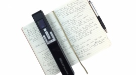 Przenośne skanery dla nowoczesnego biura IT i technologie, LIFESTYLE - Do niedawna sprzęty biurowe zajmowały sporo miejsca. A przecież praca w pomieszczeniu wypchanym po brzegi nie należy do najprzyjemniejszych. Na szczęście te czasy szybko odchodzą do lamusa, a dynamicznie postępujący proces miniaturyzacji dotknął chociażby skanery.