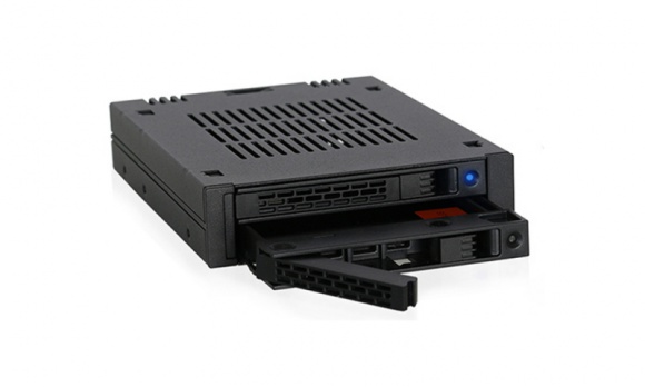 ExpressCage MB742SP-B - nowość w ofercie Icy Dock IT i technologie, LIFESTYLE - Wraz ze wzrostem popularności systemów SFF (Small-Form-Factor) ze względu na oszczędność miejsca i mniejsze zużycie energii, do przechowywania wrażliwych danych niezbędna jest wygodna i bezpieczna obudowa.