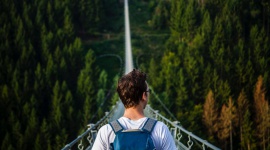 Porady dla podróżujących za granicę IT i technologie, LIFESTYLE - Wakacje się skończyły jednak wiele osób wyjeżdża dopiero teraz, aby uniknąć wakacyjnego tłoku. Warto pomyśleć jak uchronić się przed dużym rachunkiem telefonicznym będąc za granicą.