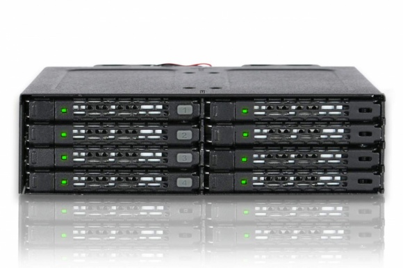 Icy Dock ToughArmor MB998IP-B - 8 w 1 IT i technologie, LIFESTYLE - Icy Dock ToughArmor MB998IP-B to obudowa mieszcząca w sobie 8 dysków HDD lub SSD SAS/SATA 2,5" w zatoce 5,25".