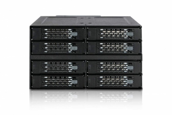 Obsługa 8 dysków z ICY DOCK MB508SP-B IT i technologie, LIFESTYLE - Icy Dock MB508SP-B to metalowa obudowa na 8 pełnowymiarowych dysków HDD/SSD SAS/SATA, która mieści się w dwóch zatokach 5,25".