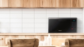 Z poligonu prosto do kuchni, czyli krótka historia mikrofalówek IT i technologie, LIFESTYLE - Czekoladowy batonik roztopiony na poligonie wojskowym dał początek kuchenkom mikrofalowym, z których obecnie korzysta się w wielu domach.