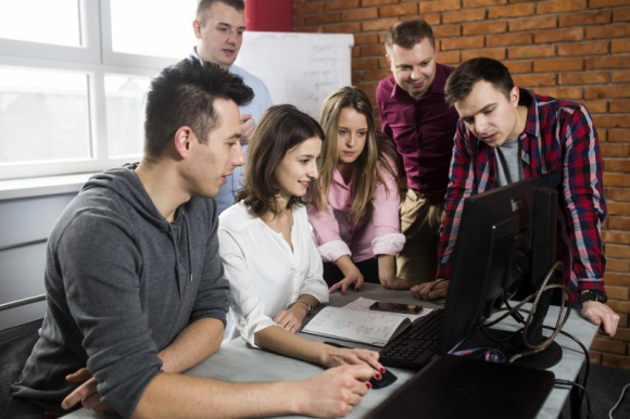 Nie daj się wymienić na robota! – nowa kampania szkoły programowania Codecool