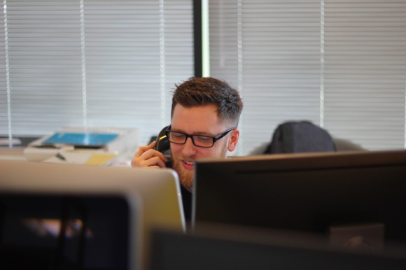 5 sposobów na usprawnienie pracy call center przy pomocy AI