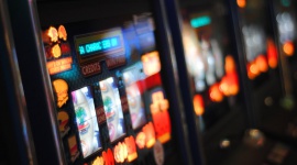 Co napędza rynek wart 50 miliardów USD? IT i technologie, LIFESTYLE - Globalny rynek gier losowych i rozrywki online jest wart 50 miliardów USD. Hazard online wszedł do mainstreamu - granie odpowiada za 11 proc. całego ruchu w internecie. Rozwój napędzają oczekiwania konsumentów, nowe technologie i rosnąca potrzeba bezpieczeństwa.