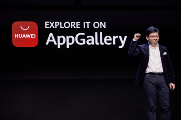 Huawei AppGallery w nowej odsłonie IT i technologie, LIFESTYLE - Podczas premiery nowych produktów w Barcelonie, Huawei zaprosił deweloperów z całego świata do współtworzenia jego sklepu z aplikacjami Huawei AppGallery. Zaprezentował też nowe logo sklepu i nowe hasło zachęcające do pobierania aplikacji.