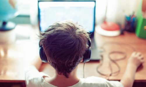 Nauka w domu – sprawdź, jakie sprzęty przydadzą Ci się w tym czasie